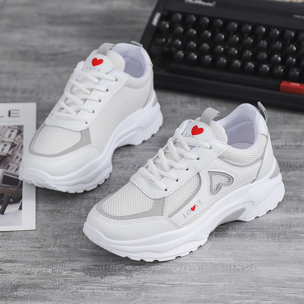 Kareda talla ja paeltega uus sporttossude mudel