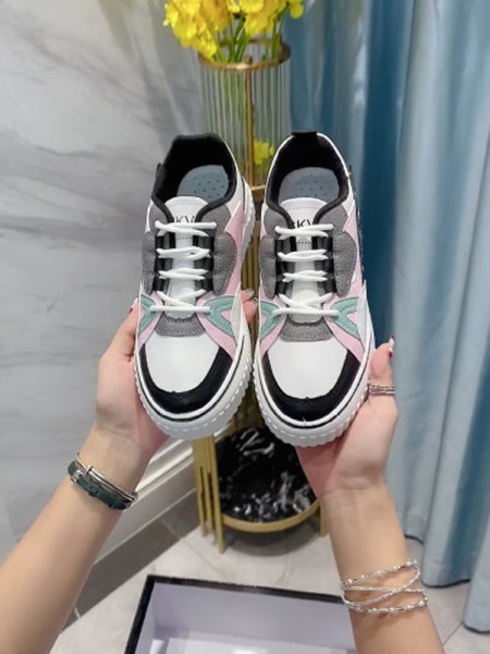 Μοντέρνα γυναικεία αθλητικά  παπούτσια από οικολογικό δέρμα με επίπεδη σόλα