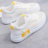 Σύγχρονα γυναικεία πάνινα παπούτσια με επίπεδη σόλα