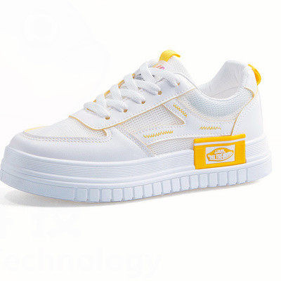 Σύγχρονα γυναικεία πάνινα παπούτσια με επίπεδη σόλα