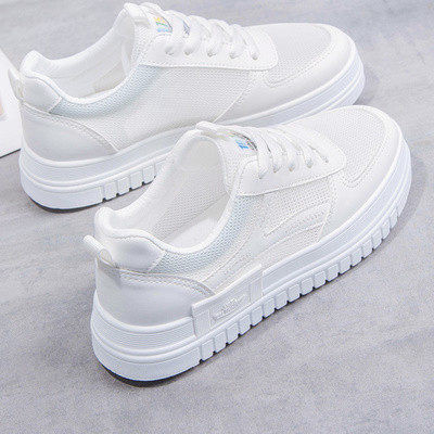 Σύγχρονα γυναικεία πάνινα παπούτσια με επίπεδη σόλα