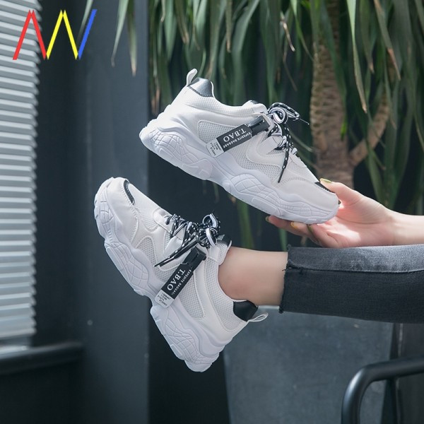 Γυναικεία αθλητικά  παπούτσια από οικολογικό δέρμα με κορδόνια