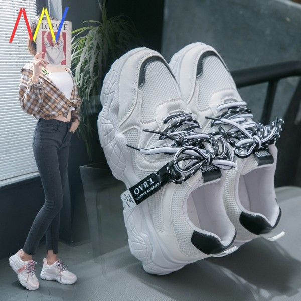 Γυναικεία αθλητικά  παπούτσια από οικολογικό δέρμα με κορδόνια