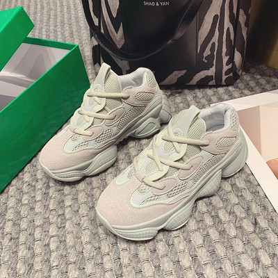 Γυναικεία αθλητικά παπούτσια με πλέγμα και τραχιά σόλα