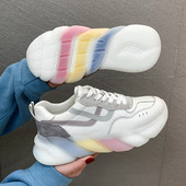 Moodsad naiste tossud paelte ja lameda tallaga