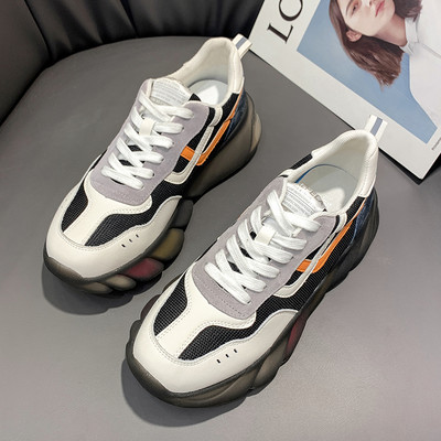 Moodsad naiste tossud paelte ja lameda tallaga