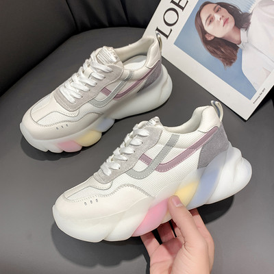 Moodsad naiste tossud paelte ja lameda tallaga