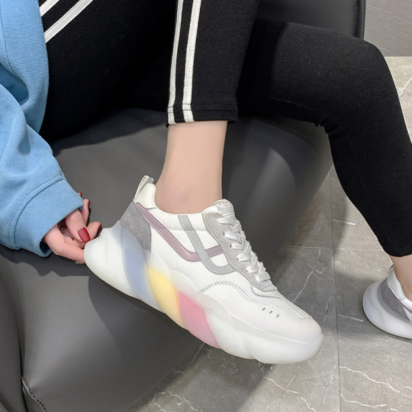 Moodsad naiste tossud paelte ja lameda tallaga