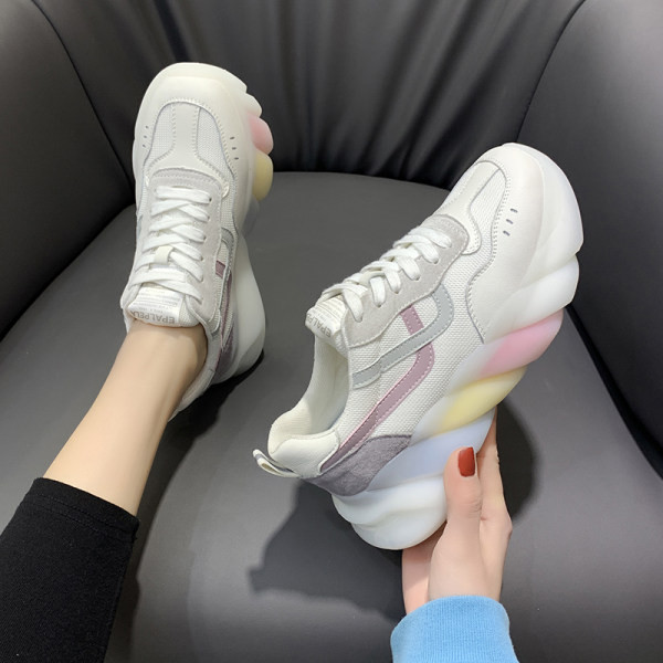 Moodsad naiste tossud paelte ja lameda tallaga