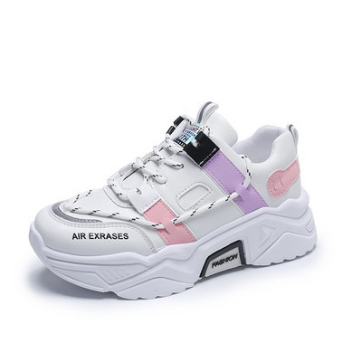 Naiste vabaaja tossud kirja ja paeltega