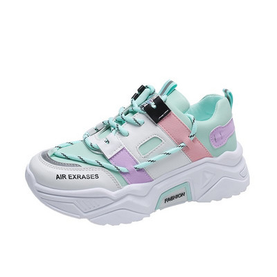 Naiste vabaaja tossud kirja ja paeltega