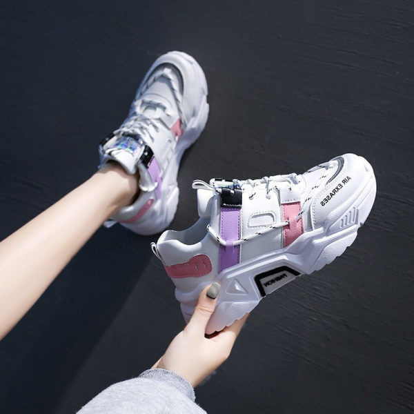 Naiste vabaaja tossud kirja ja paeltega