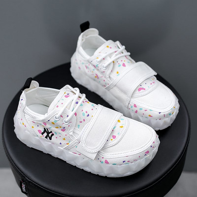 Naiste värvilised kleebise ja lameda tallaga tossud