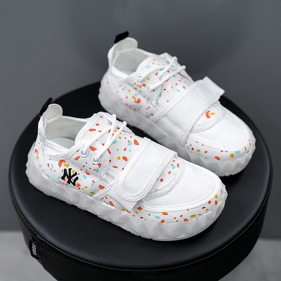 Naiste värvilised kleebise ja lameda tallaga tossud