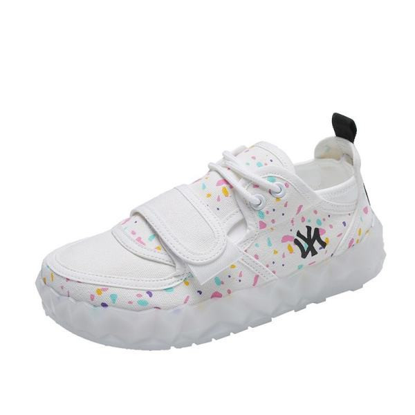 Naiste värvilised kleebise ja lameda tallaga tossud