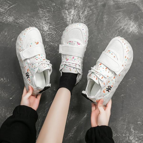 Naiste värvilised kleebise ja lameda tallaga tossud