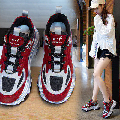 Kareda tallaga sportlik-vabaaja naiste tossud - kolme värvi