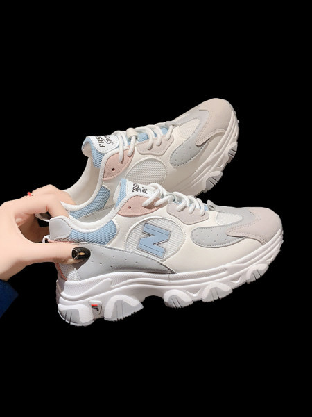 Naiste paelte ja kareda tallaga kevadised tossud