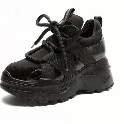 Μοντέρνα γυναικεία αθλητικά παπούτσια με τραχιά σόλα σε μαύρο και μπεζ χρώμα