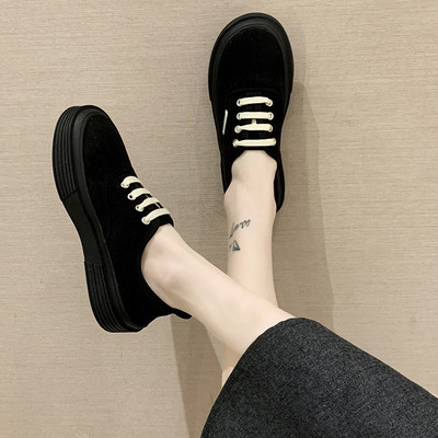 Γυναικεία αθλητικά παπούτσια σε τρία χρώματα κατάλληλα για την άνοιξη