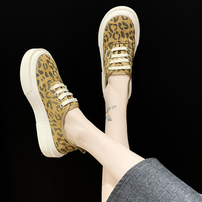 Γυναικεία αθλητικά παπούτσια σε τρία χρώματα κατάλληλα για την άνοιξη