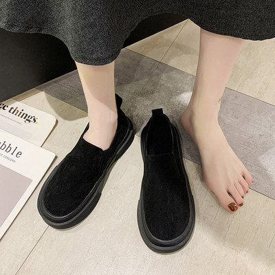 Γυναικεία αθλητικά παπούτσια σε τρία χρώματα κατάλληλα για την άνοιξη