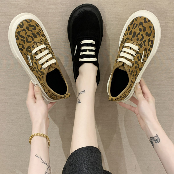 Γυναικεία αθλητικά παπούτσια σε τρία χρώματα κατάλληλα για την άνοιξη