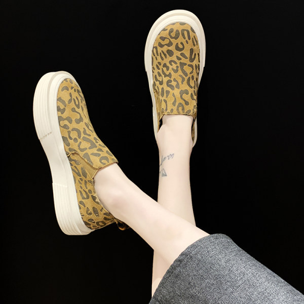 Γυναικεία αθλητικά παπούτσια σε τρία χρώματα κατάλληλα για την άνοιξη