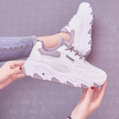 Kaasaegsed naiste tossud paelte ja kareda tallaga - mitu mudelit