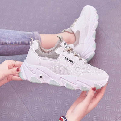 Kaasaegsed naiste tossud paelte ja kareda tallaga - mitu mudelit