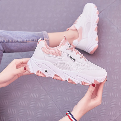 Kaasaegsed naiste tossud paelte ja kareda tallaga - mitu mudelit