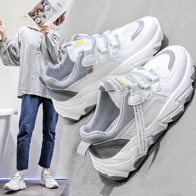 Kaasaegsed naiste tossud paelte ja kareda tallaga - mitu mudelit