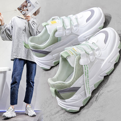 Kaasaegsed naiste tossud paelte ja kareda tallaga - mitu mudelit