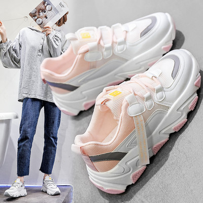 Kaasaegsed naiste tossud paelte ja kareda tallaga - mitu mudelit