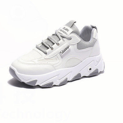 Kaasaegsed naiste tossud paelte ja kareda tallaga - mitu mudelit