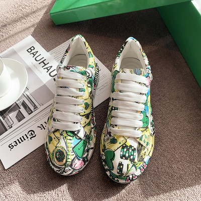 Γυναικεία αθλητικά παπούτσια με επίπεδη σόλα