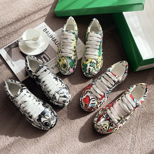 Γυναικεία αθλητικά παπούτσια με επίπεδη σόλα