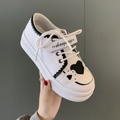 Γυναικεία casual αθλητικά παπούτσια με λουράκια βελκρό και κορδόνια σε λευκό χρώμα