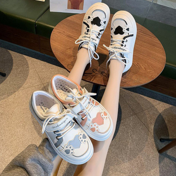 Γυναικεία casual αθλητικά παπούτσια με λουράκια βελκρό και κορδόνια σε λευκό χρώμα