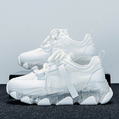 Σύγχρονα γυναικεία αθλητικά παπούτσια με τραχιά σόλα με κορδόνια