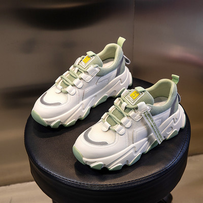 Σύγχρονα γυναικεία αθλητικά παπούτσια με τραχιά σόλα με κορδόνια