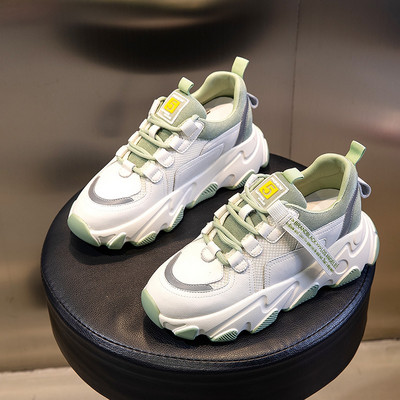 Σύγχρονα γυναικεία αθλητικά παπούτσια με τραχιά σόλα με κορδόνια