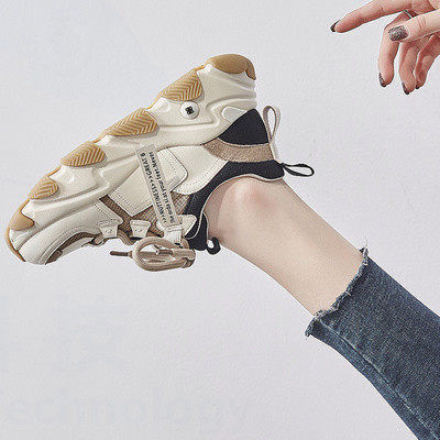 Σύγχρονα γυναικεία αθλητικά παπούτσια με τραχιά σόλα με κορδόνια