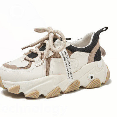 Σύγχρονα γυναικεία αθλητικά παπούτσια με τραχιά σόλα με κορδόνια