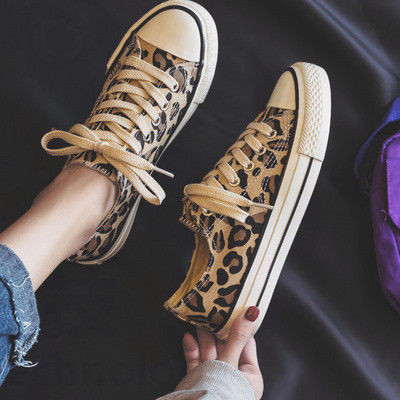 Casual γυναικεία αθλητικά παπούτσια με επίπεδη σόλα - δύο μοντέλα