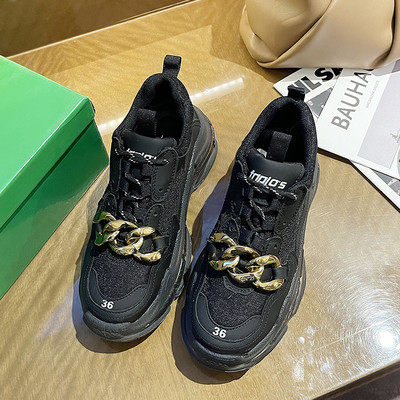 Ежедневни дамски маратонки с мрежа и метални елементи