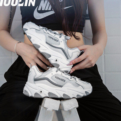 Γυναικεία αθλητικά καθημερινά παπούτσια με κορδόνια και τραχιά σόλα σε τρία χρώματα