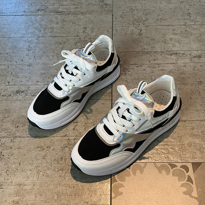 Naiste vabaaja tossud helkurribadega