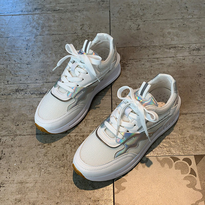 Naiste vabaaja tossud helkurribadega