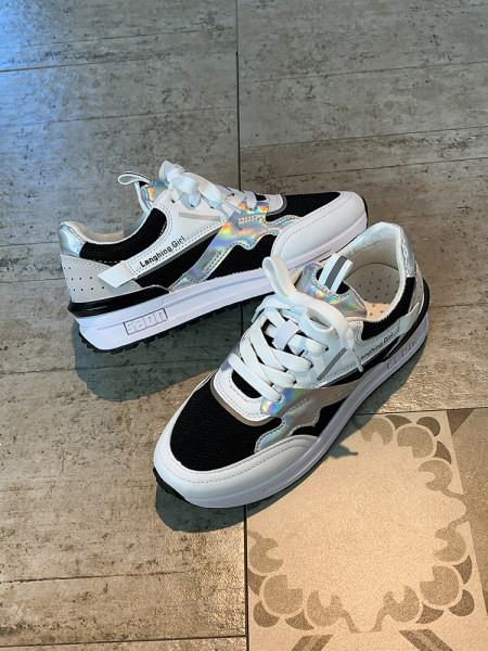 Naiste vabaaja tossud helkurribadega